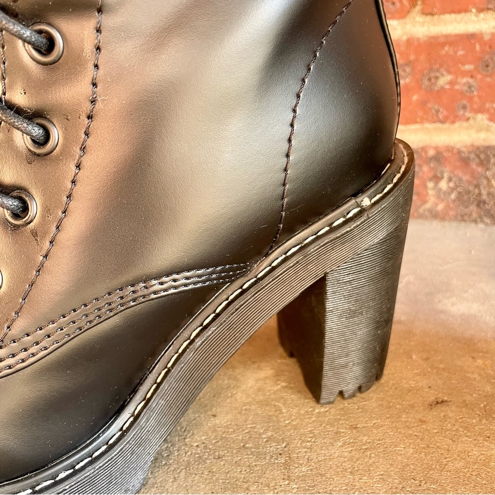 Madden Girl Black Faux Patent Leather Stacked Combat Boots Sz 8 Lace Up Goth - Picture 11 of 13